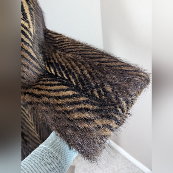 Vintage Montreal Fur Coat – Chevron Striped Let-Out Design, - Picture 7 of 13